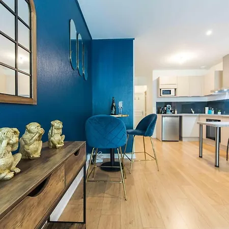 * & Detente # Privee # # Netflix * * 투르